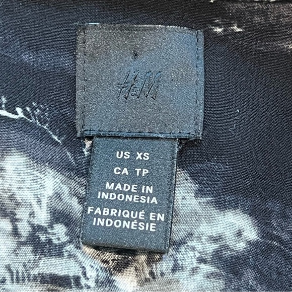 Abstract Print Button Down Long Sleeve Shirt Size XS - Picture 7 of 9